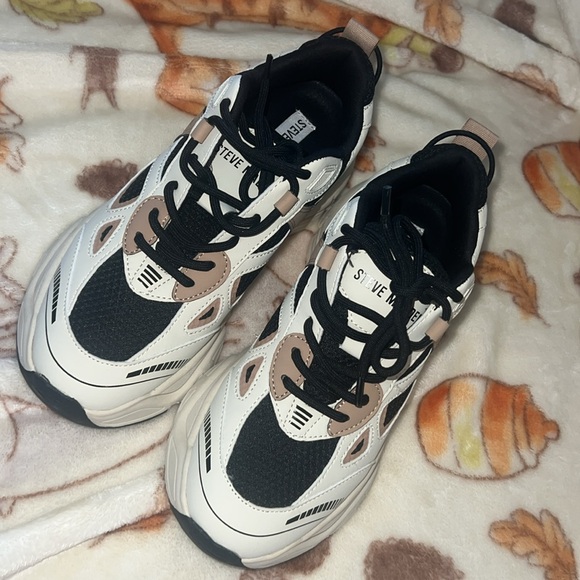 Chunky Sneakers - Picture 3 of 4